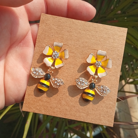 Avangarde Bee Cubic Zirconia Earrings - Picture 7 of 13